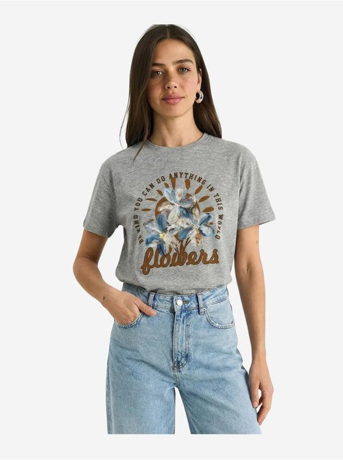 T-shirt girocollo con ricamo floreale lucci - Kiabi T-shirt girocollo con ricamo floreale lucci - Kiabi