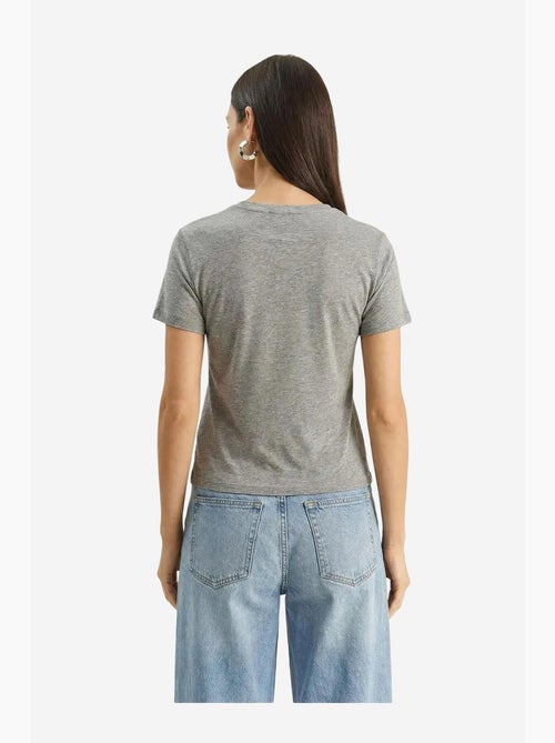 T-shirt girocollo con ricamo floreale lucci - Kiabi T-shirt girocollo con ricamo floreale lucci - Kiabi