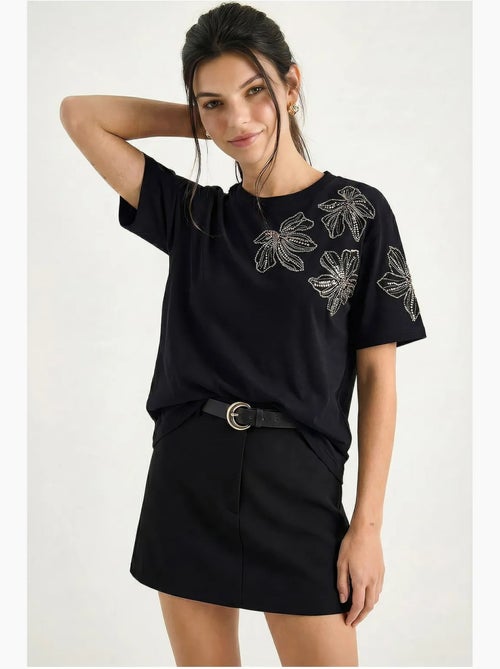 T-shirt girocollo con ricamo floreale lucci - Kiabi T-shirt girocollo con ricamo floreale lucci - Kiabi