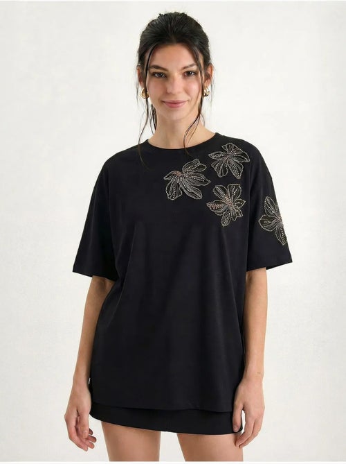 T-shirt girocollo con ricamo floreale lucci - Kiabi T-shirt girocollo con ricamo floreale lucci - Kiabi