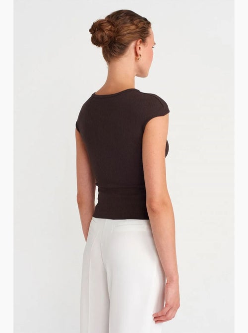 T-shirt girocollo in jersey di cotone aderente dilvin - Kiabi T-shirt girocollo in jersey di cotone aderente dilvin - Kiabi