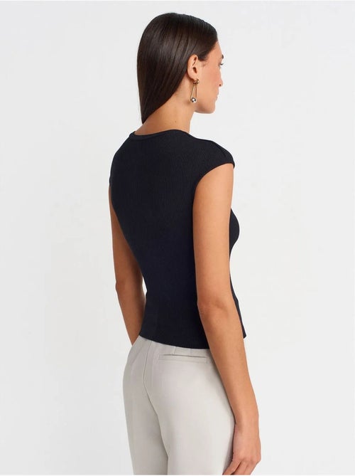 T-shirt girocollo in jersey di cotone aderente dilvin - Kiabi T-shirt girocollo in jersey di cotone aderente dilvin - Kiabi