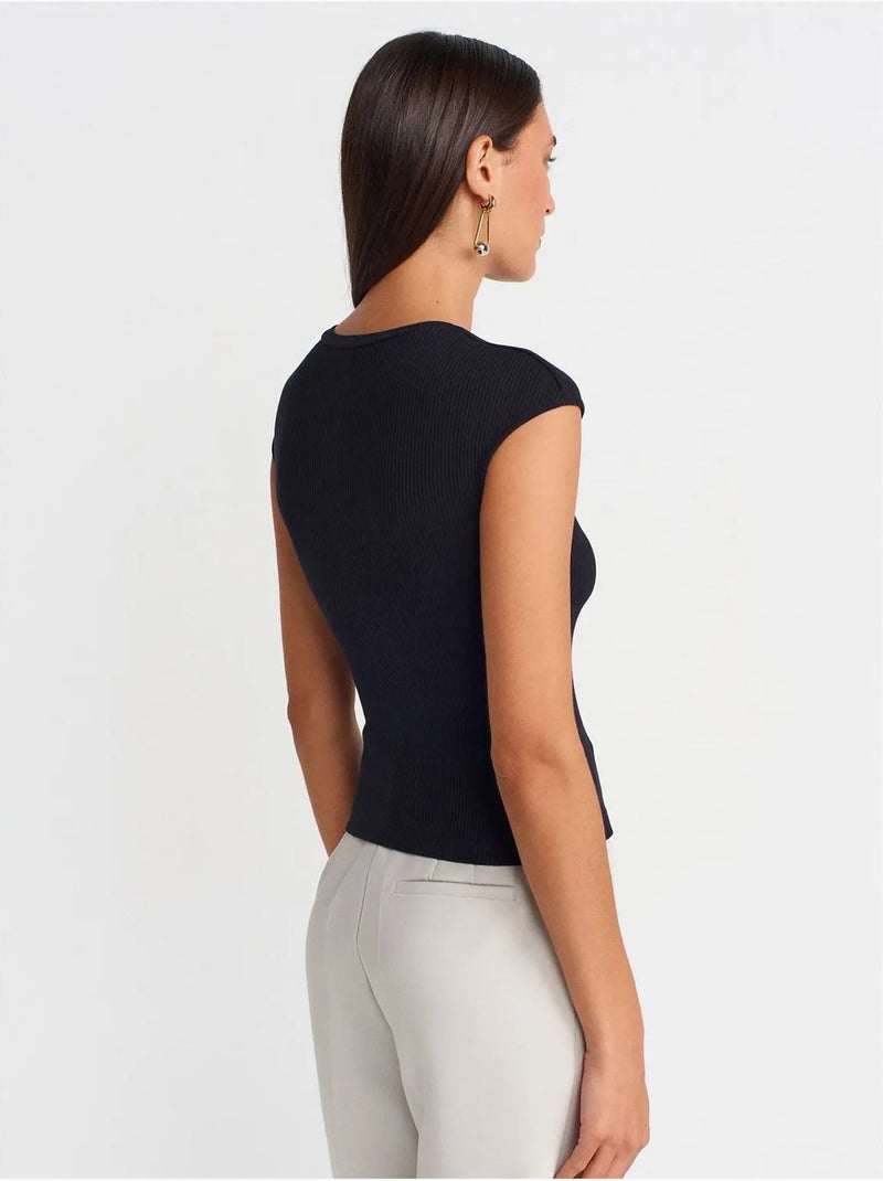 T-shirt girocollo in jersey di cotone aderente dilvin Nero - Kiabi