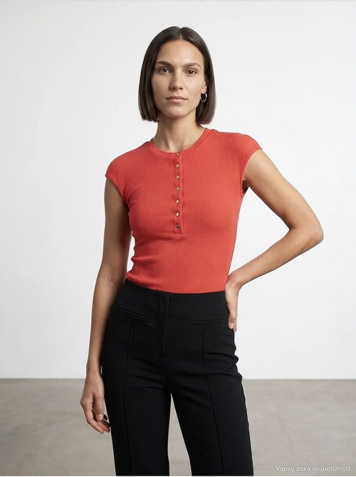 T-shirt girocollo in jersey di cotone aderente dilvin - Kiabi T-shirt girocollo in jersey di cotone aderente dilvin - Kiabi