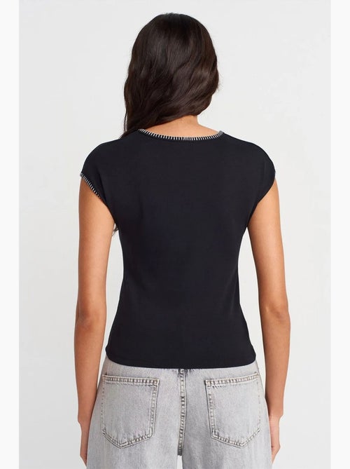 T-shirt girocollo in jersey di cotone slim fit dilvin - Kiabi T-shirt girocollo in jersey di cotone slim fit dilvin - Kiabi