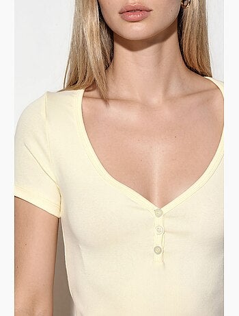 T-shirt girocollo in maglia manica corta con bottoni busem