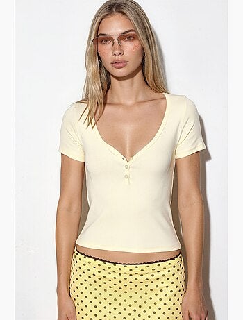 T-shirt girocollo in maglia manica corta con bottoni busem