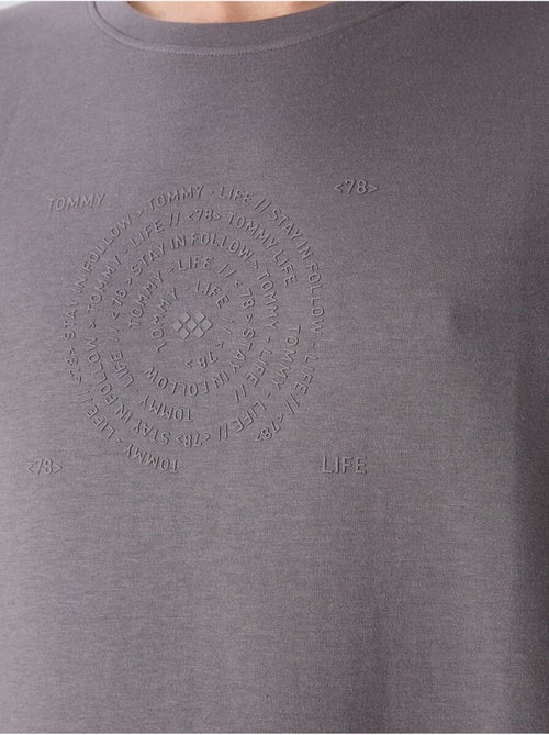 T-shirt girocollo oversize in misto cotone tommy - Kiabi T-shirt girocollo oversize in misto cotone tommy - Kiabi