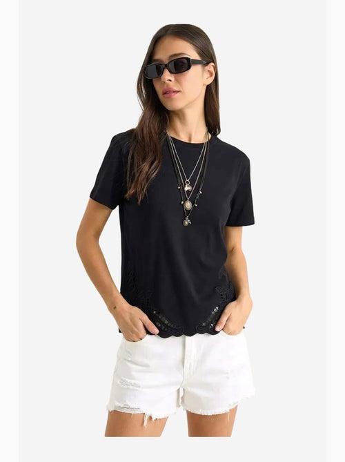 T-shirt girocollo ricamata lucci - Kiabi T-shirt girocollo ricamata lucci - Kiabi