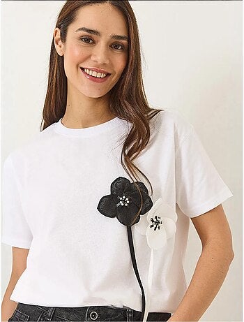 T-shirt in cotone a maniche corte con accessorio lucci