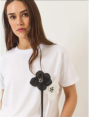 T-shirt in cotone a maniche corte con accessorio lucci