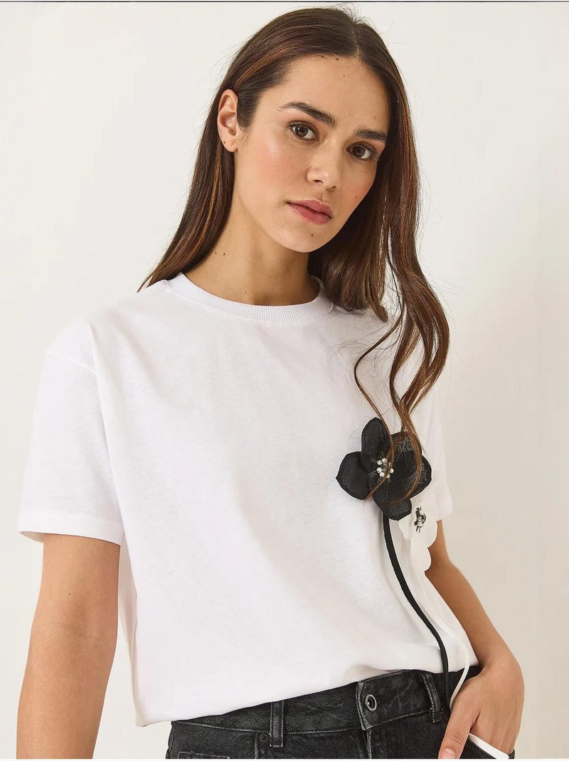 T-shirt in cotone a maniche corte con accessorio lucci Bianco - Kiabi