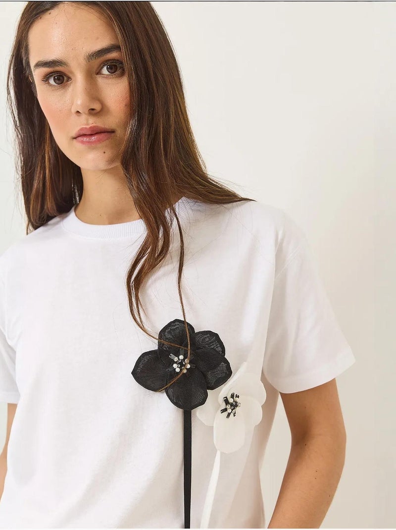 T-shirt in cotone a maniche corte con accessorio lucci Bianco - Kiabi