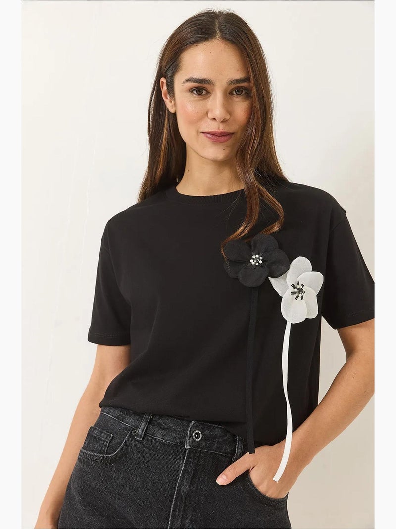 T-shirt in cotone a maniche corte con accessorio lucci Nero - Kiabi