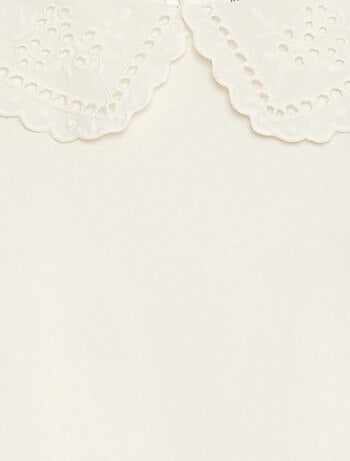 T-shirt in cotone con colletto ricamato