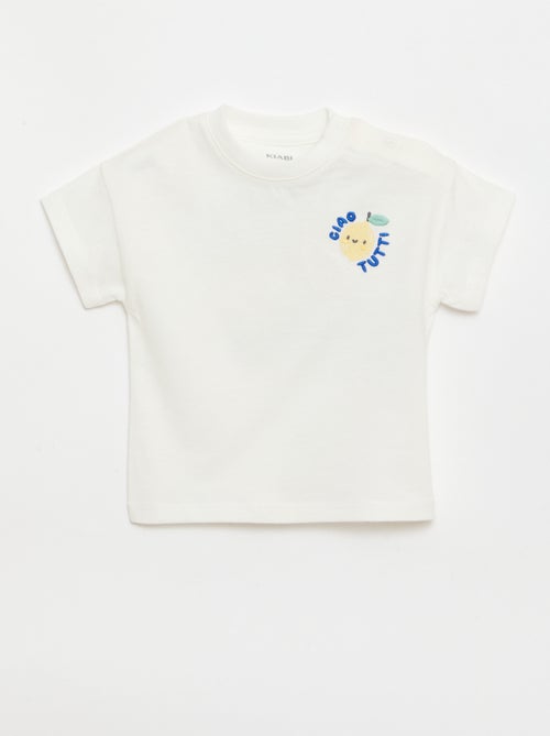 T-shirt in cotone con ricamo sul petto - Kiabi T-shirt in cotone con ricamo sul petto - Kiabi