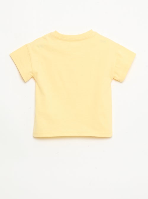 T-shirt in cotone con ricamo sul petto - Kiabi T-shirt in cotone con ricamo sul petto - Kiabi