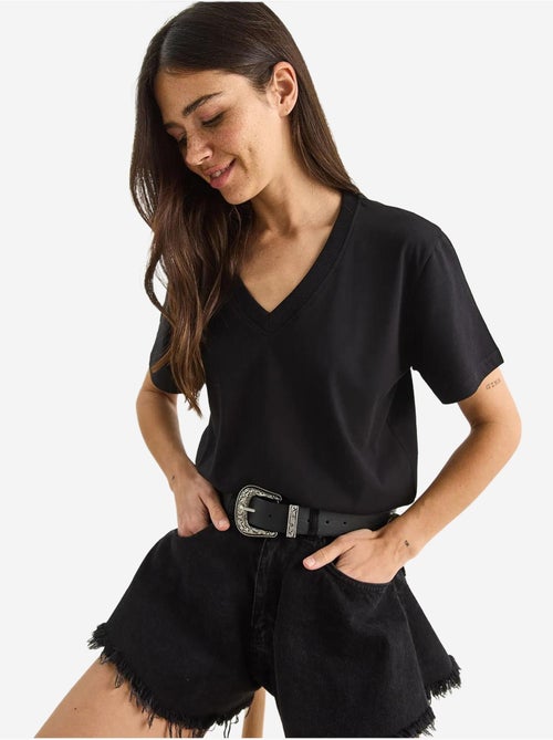 T-shirt in cotone pettinato con scollo a v comfort fit lucci - Kiabi T-shirt in cotone pettinato con scollo a v comfort fit lucci - Kiabi