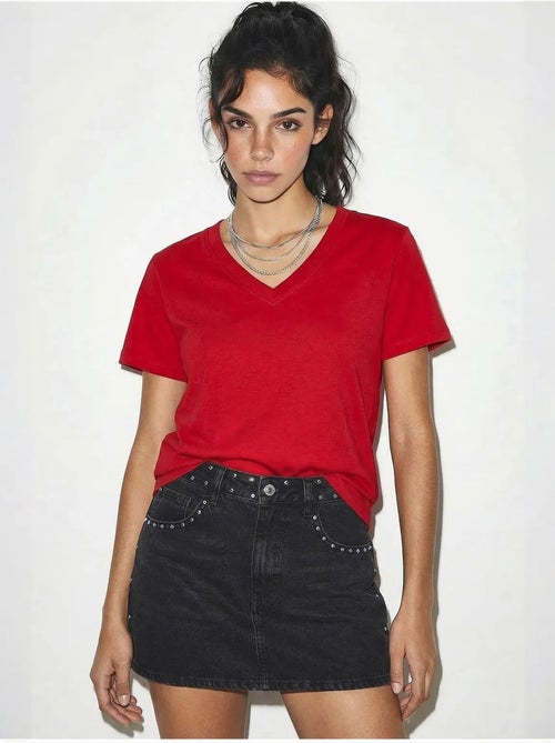 T-shirt in cotone pettinato con scollo a v comfort fit lucci - Kiabi T-shirt in cotone pettinato con scollo a v comfort fit lucci - Kiabi