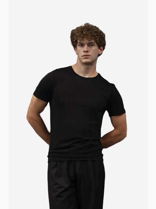 T-shirt in cotone slim fit con girocollo giesto - Kiabi T-shirt in cotone slim fit con girocollo giesto - Kiabi