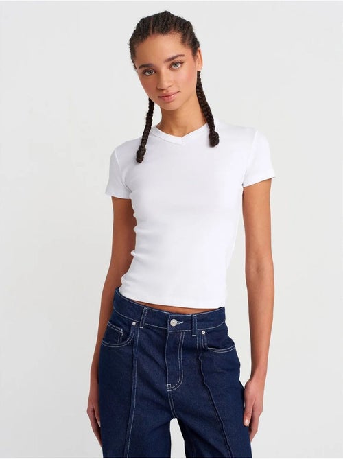 T-shirt in cotone slim fit con scollo a v dilvin - Kiabi T-shirt in cotone slim fit con scollo a v dilvin - Kiabi