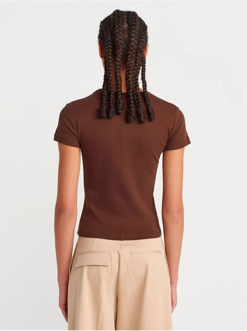 T-shirt in cotone slim fit con scollo a v dilvin Marrone cioccolato - Kiabi