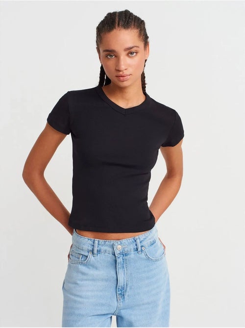 T-shirt in cotone slim fit con scollo a v dilvin - Kiabi T-shirt in cotone slim fit con scollo a v dilvin - Kiabi