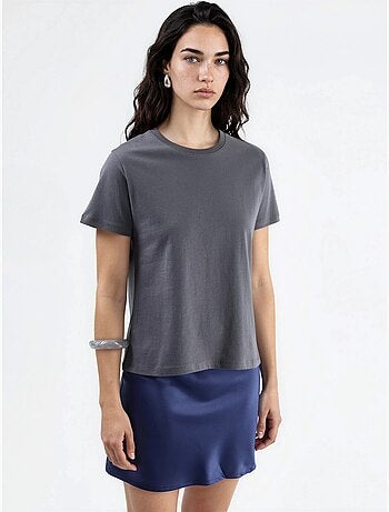 T-shirt in cotone tinta unita con girocollo busem