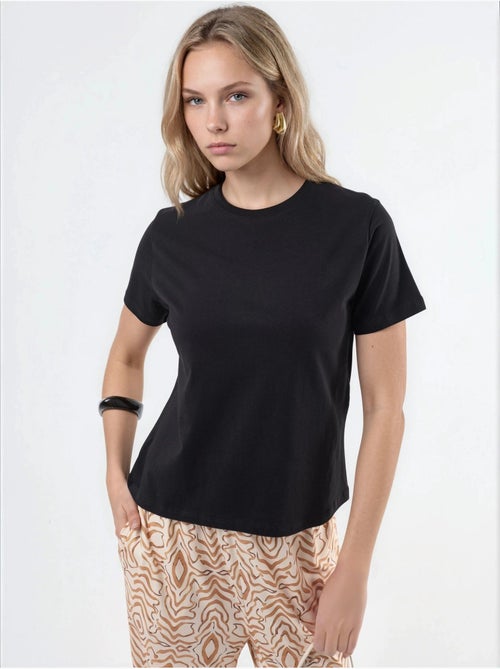 T-shirt in cotone tinta unita con girocollo busem - Kiabi T-shirt in cotone tinta unita con girocollo busem - Kiabi