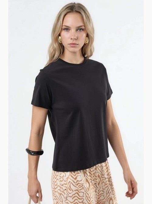 T-shirt in cotone tinta unita con girocollo busem - Kiabi T-shirt in cotone tinta unita con girocollo busem - Kiabi