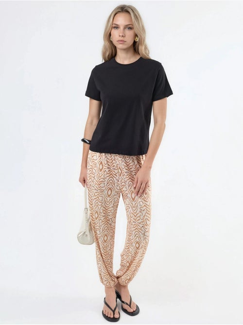 T-shirt in cotone tinta unita con girocollo busem - Kiabi T-shirt in cotone tinta unita con girocollo busem - Kiabi