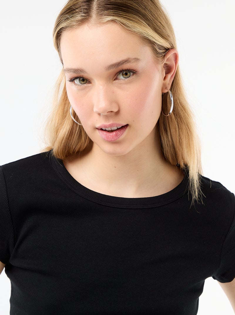 T-shirt in jersey a coste maniche corte Nero - Kiabi