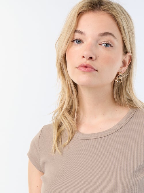 T-shirt in jersey a coste maniche corte - Kiabi T-shirt in jersey a coste maniche corte - Kiabi
