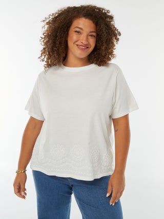 T-shirt in jersey con ricamo sul fondo