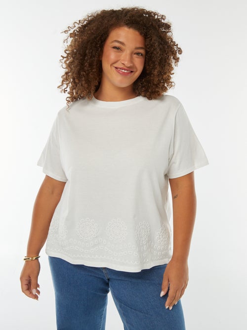 T-shirt in jersey con ricamo sul fondo - Kiabi