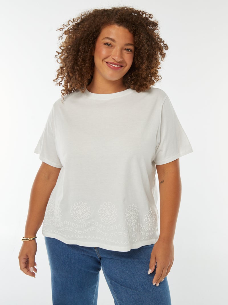 T-shirt in jersey con ricamo sul fondo Bianco - Kiabi