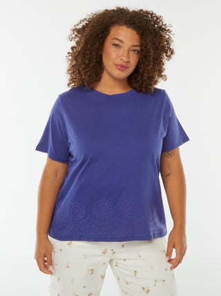 T-shirt in jersey con ricamo sul fondo