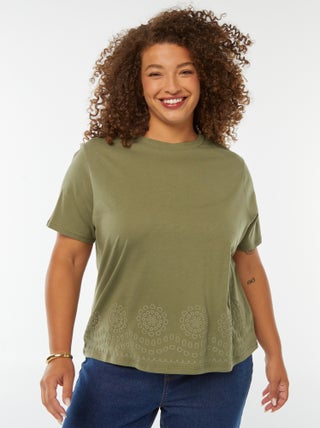 T-shirt in jersey con ricamo sul fondo