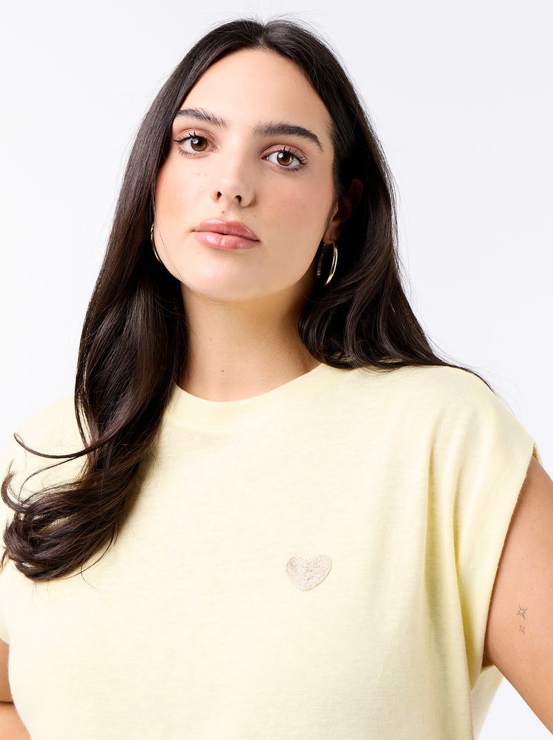 T-shirt in jersey senza maniche con piccolo ricamo sul petto Giallo - Kiabi