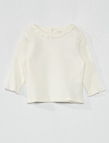 T-shirt in maglia a coste con collo con volant