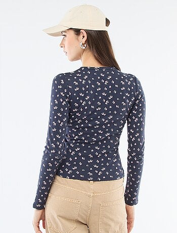 T-shirt in maglia traforata a fiori