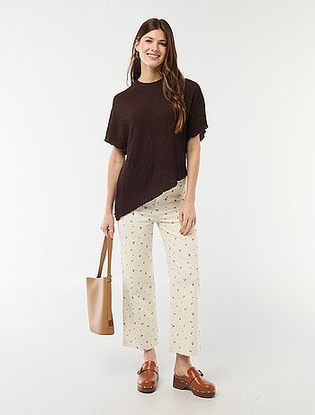 T-shirt in maglia con base asimmetrica