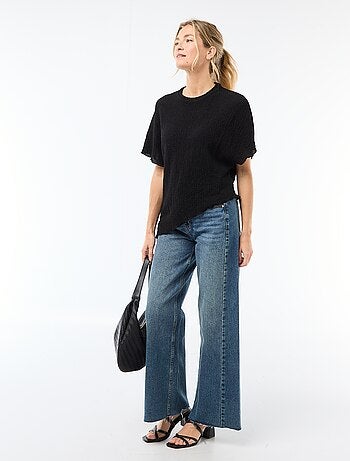 T-shirt in maglia con base asimmetrica