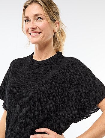 T-shirt in maglia con base asimmetrica