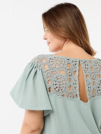 T-shirt in maglia crêpe e macramè