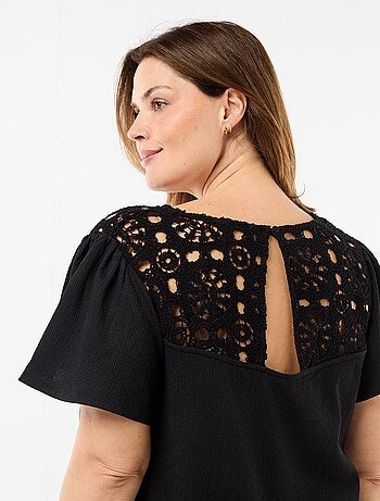 T-shirt in maglia crêpe e macramè