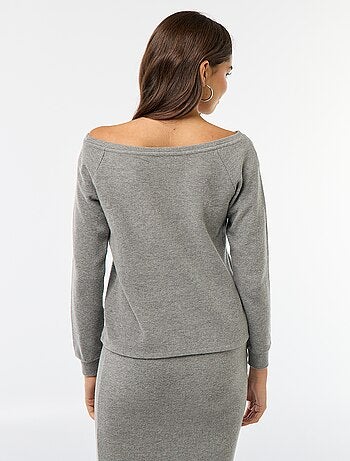 T-shirt in maglia peluche con scollo a barchetta