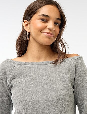 T-shirt in maglia peluche con scollo a barchetta