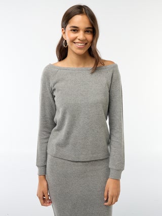 T-shirt in maglia effetto peluche con scollo a barchetta