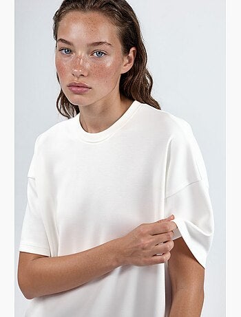 T-shirt in maglia oversize con girocollo effetto modal hiccup